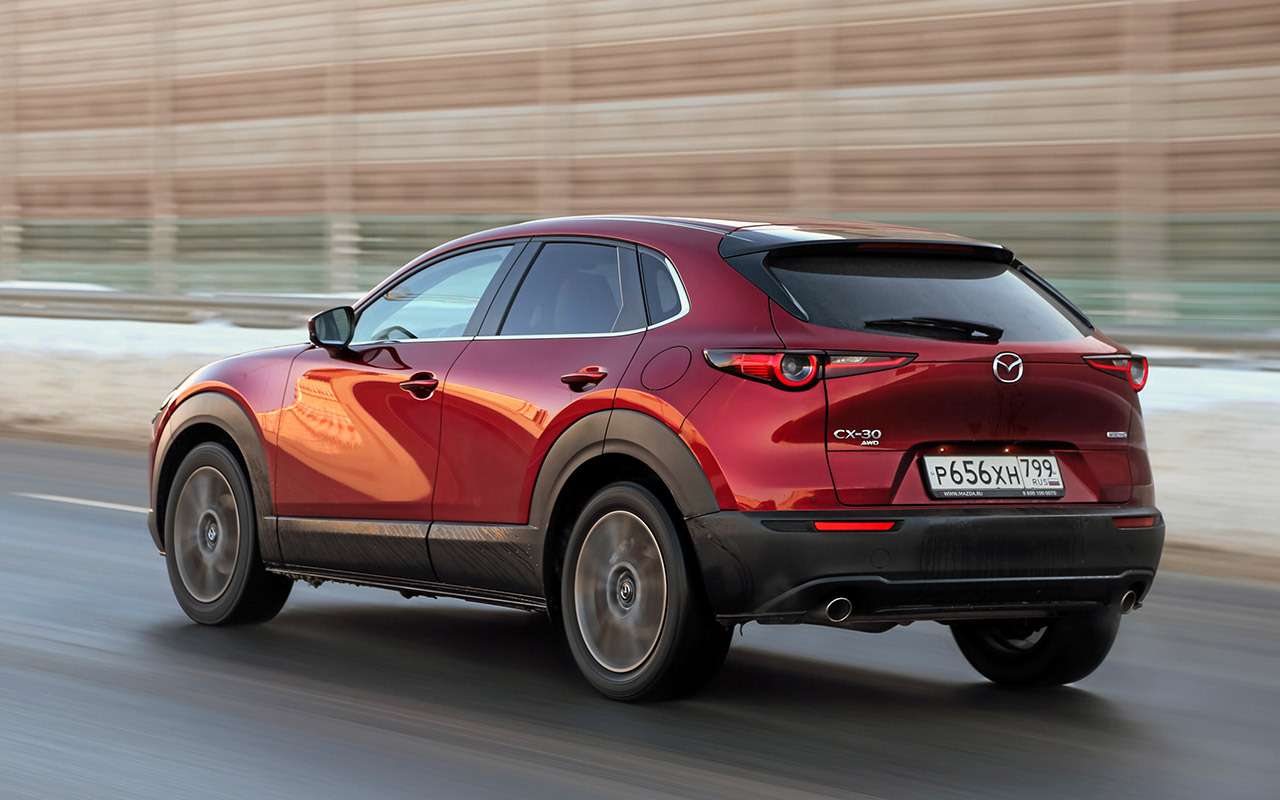 Кроссоверы тест. Шкода карок и ниссан кашкай. Кроссоверы до 2500000 рублей. Шкода карок и ниссан кашкай. Кроссоверы тест.