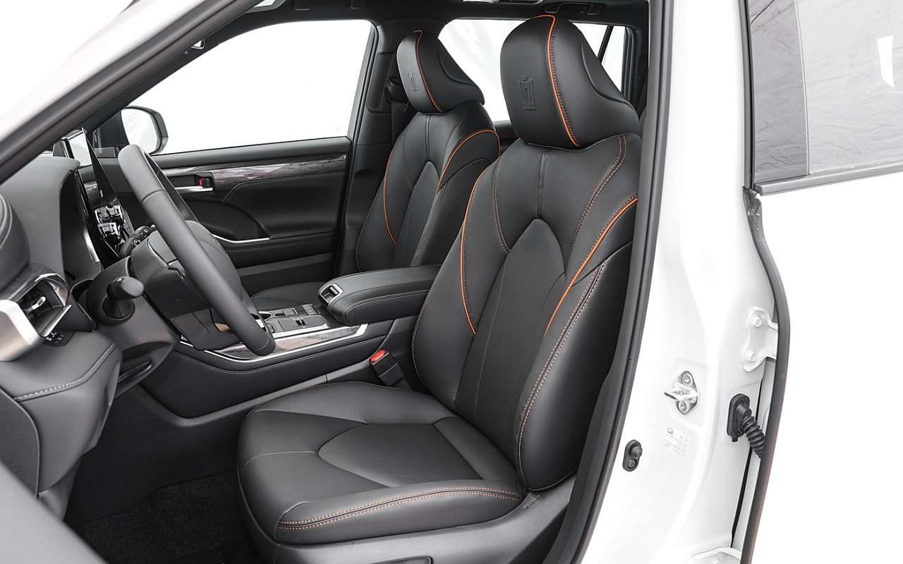 Интерьер Toyota Crown Kluger 2024