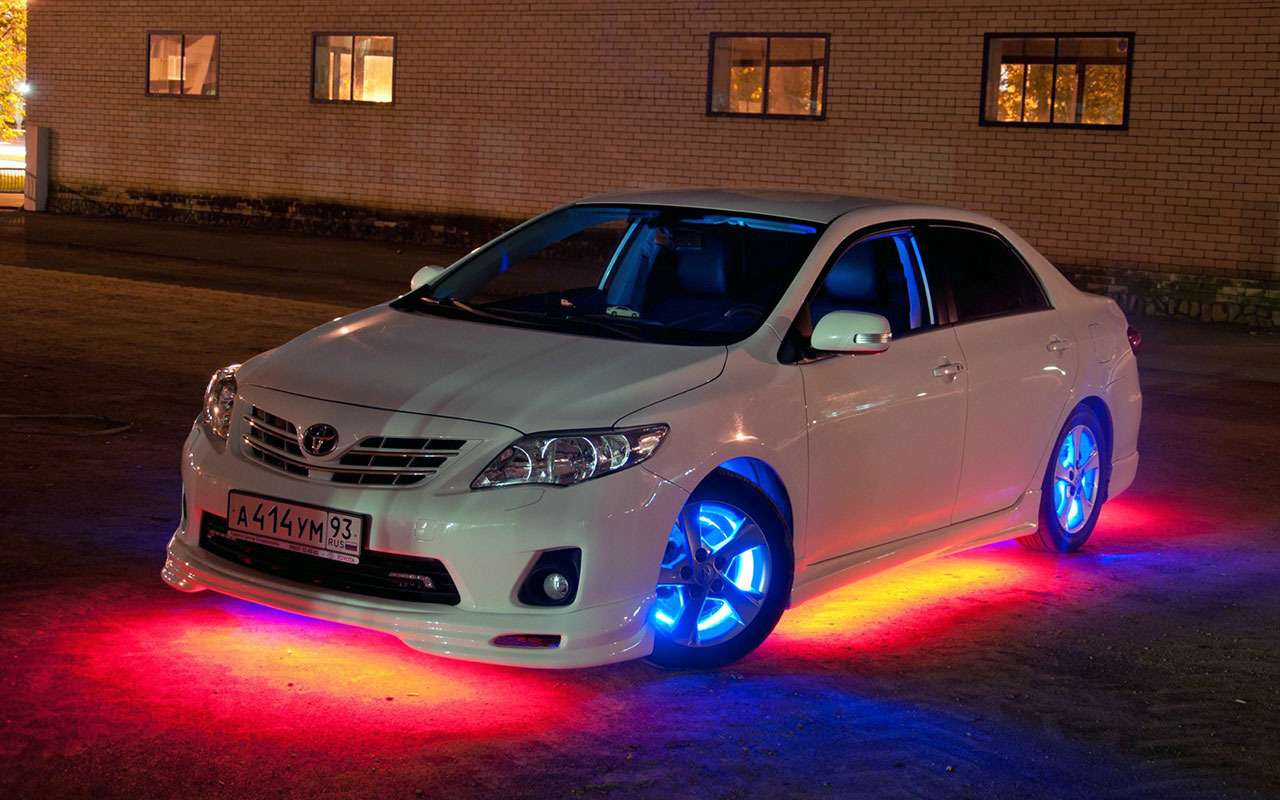 Подсветка днища автомобиля. Возможно, она пригодится тем, кто хочет поучаствовать в красочном ночном шоу, но никак не сделает машину динамичнее. А вот то, что автомобиль выделится в толпе и лишний раз привлечет внимание сотрудников ГИБДД, – это точно.