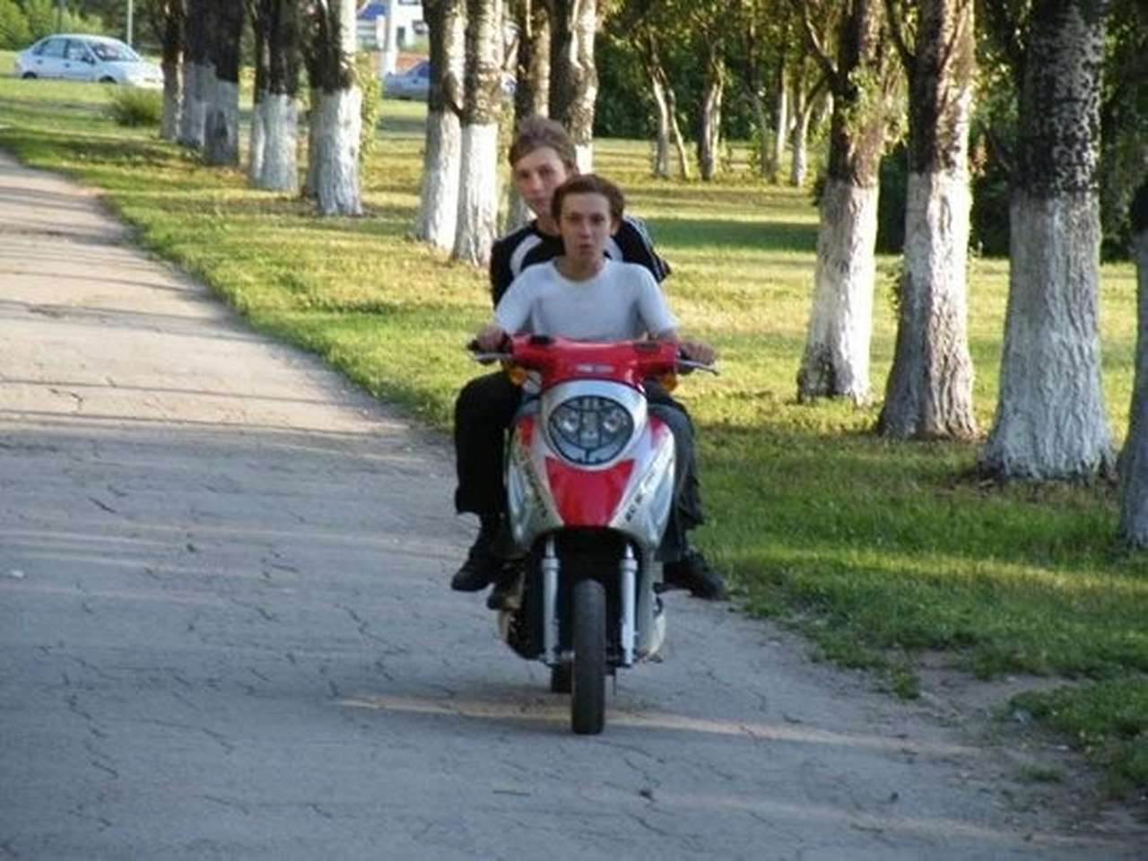 Юных нарушителей на скутерах - в тюрьму