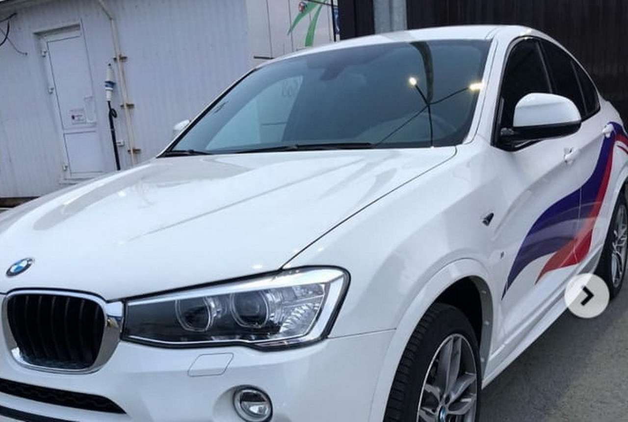 Много места занимает: чемпионка продает подарок президента