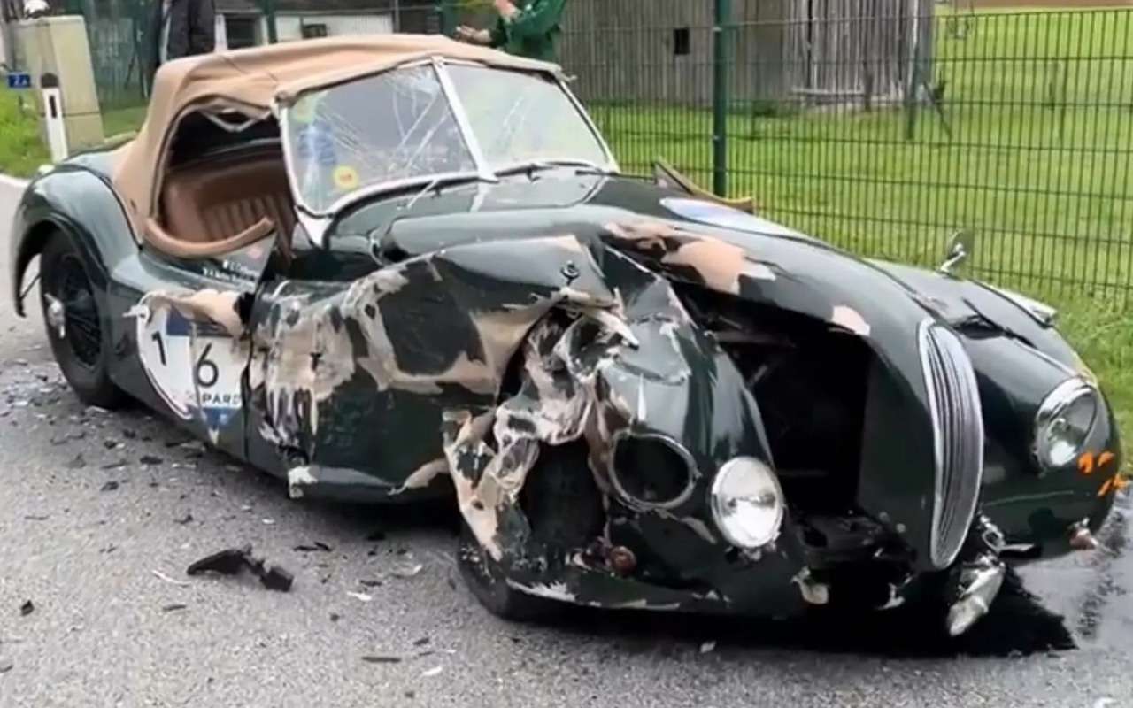 Jaguar XK120 1948 года после аварии