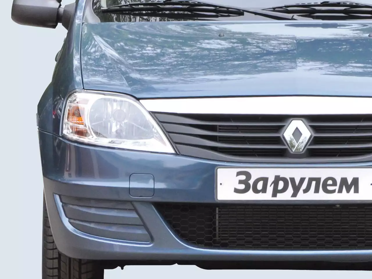 Замена ламп в блок-фаре Renault Logan