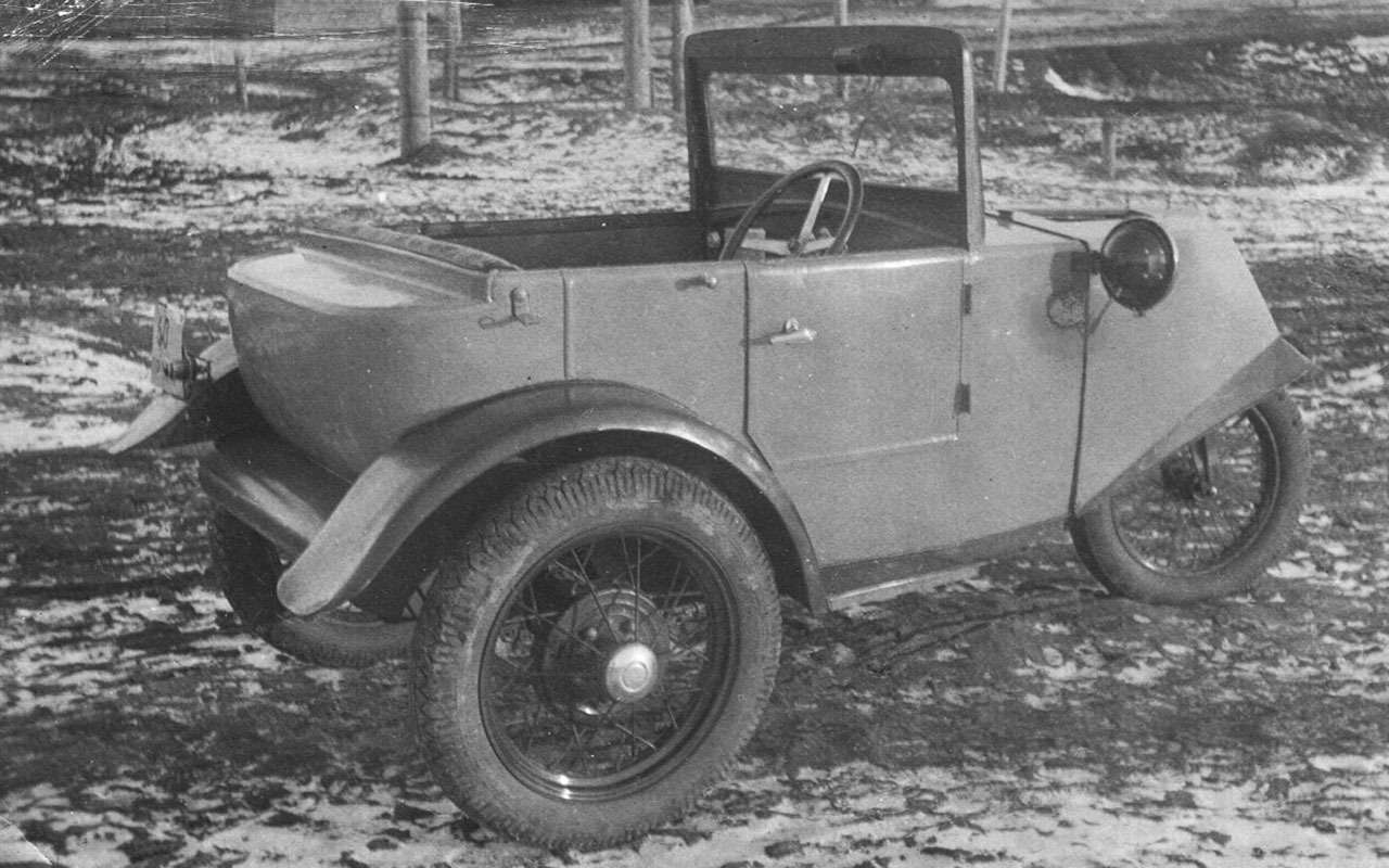 Три колеса, мотор от аэроплана... Это ездит? Да!