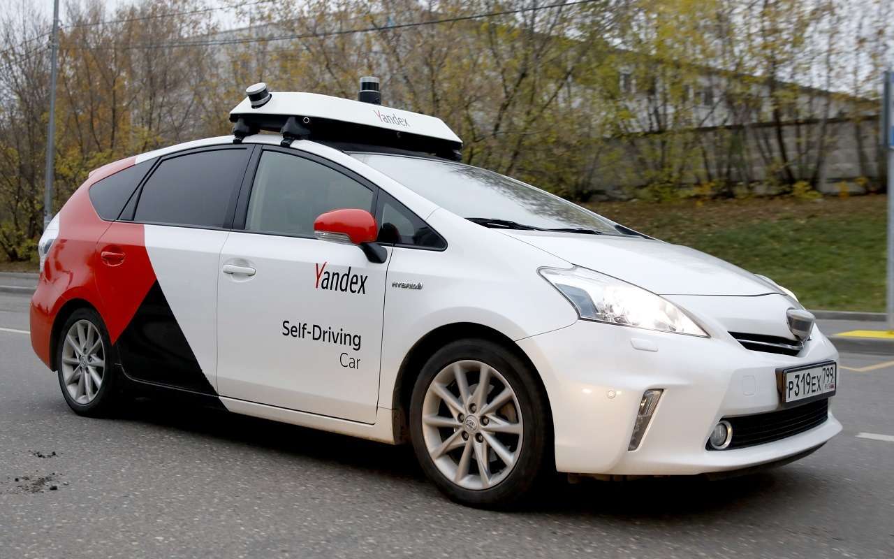 Названы сроки внедрения беспилотных такси по всей России
