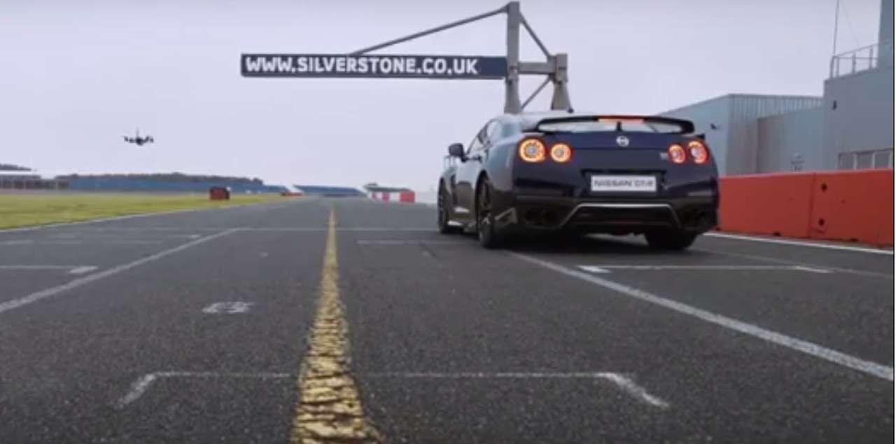 Nissan GT-R проиграл квадрокоптеру первую «сотню»