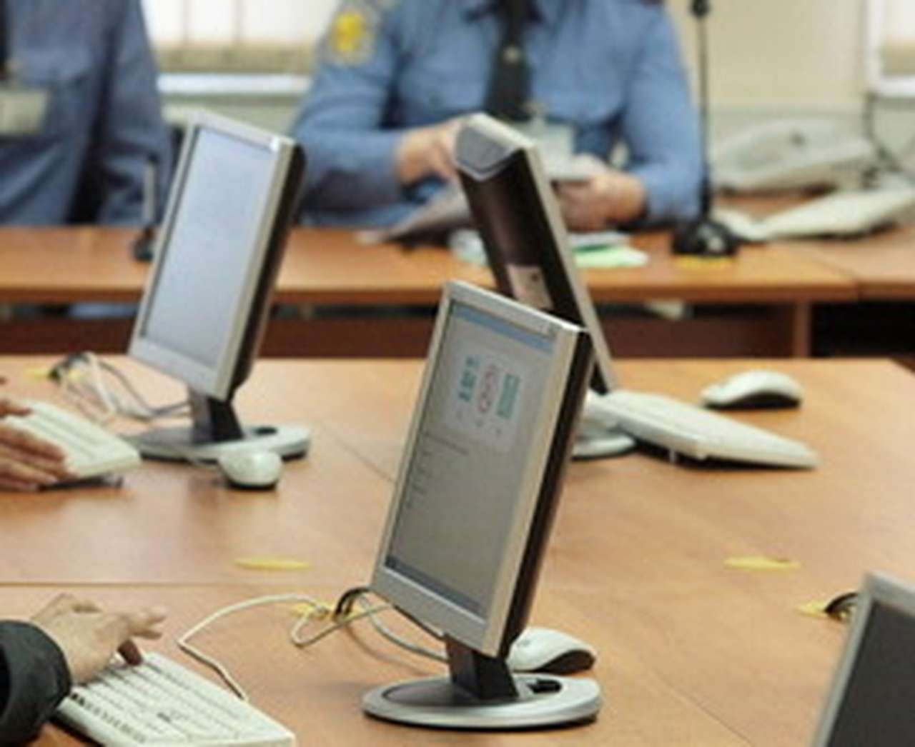 Шестерых работников ГИБДД уволят за торговлю «правами»