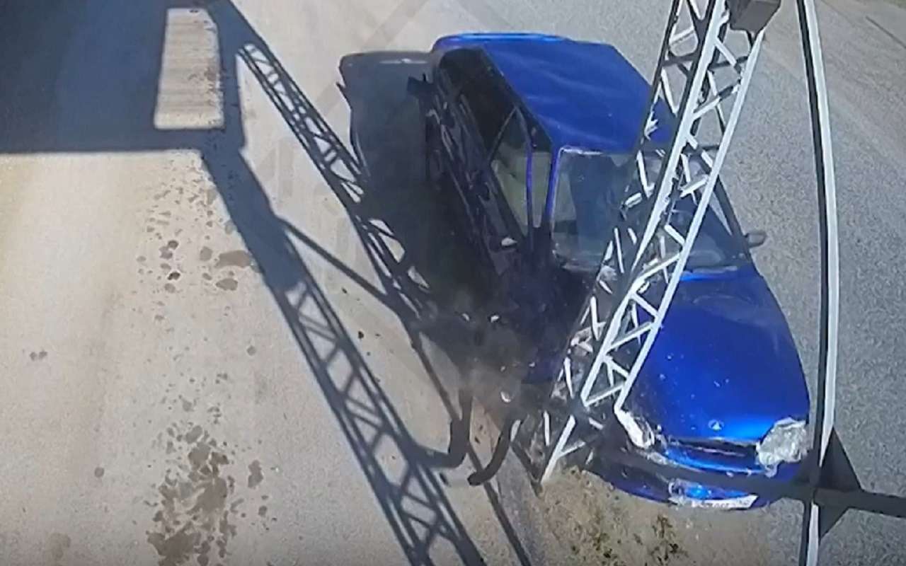 Выпил и решил угнать машину. Вот чем все закончилось (видео)