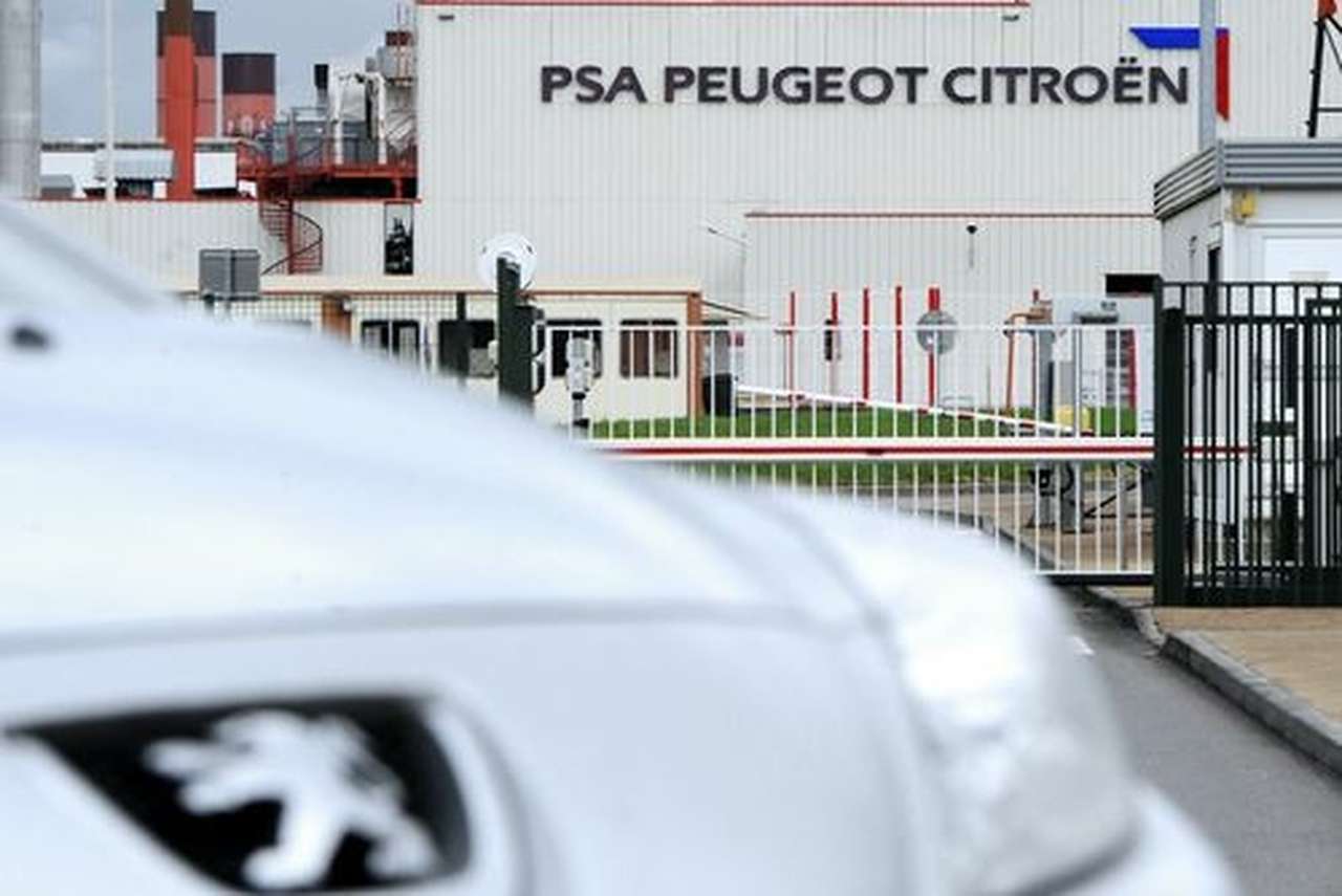 Рейтинг финансового подразделения Peugeot понижен до «мусорного»