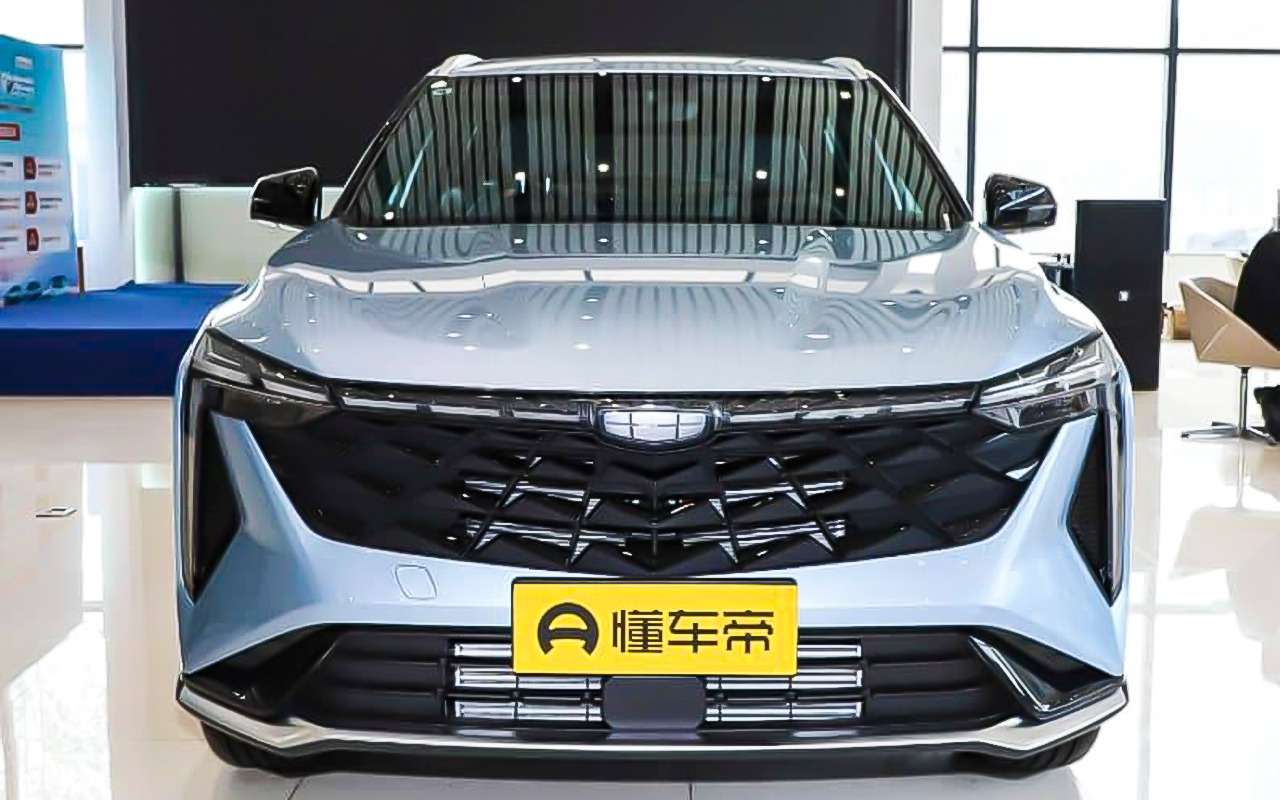 Этот компактный кроссовер Geely стоит около 1,6 млн рублей