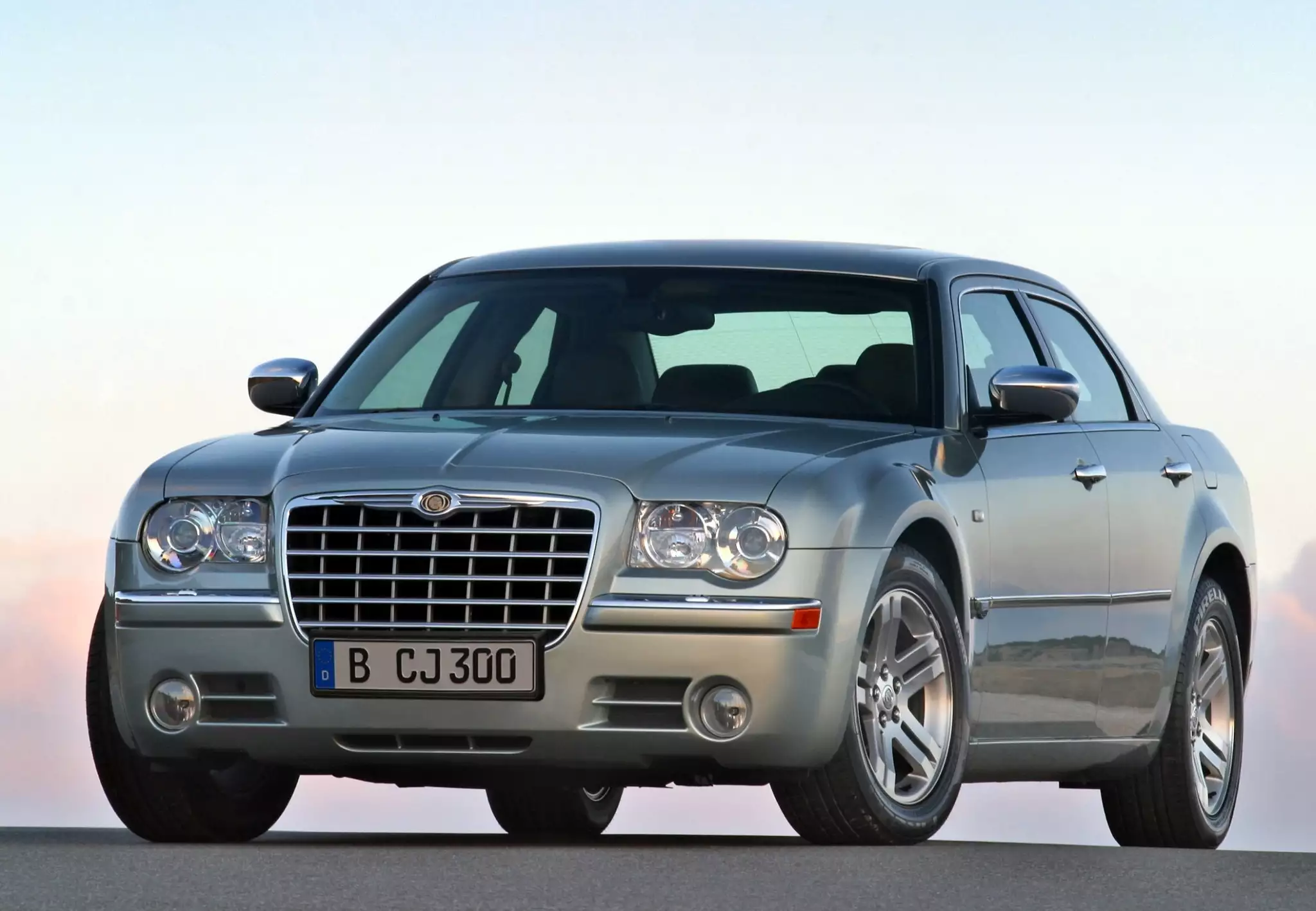 Автомобиль Chrysler 300C: обзор, новости, машина Крайслер 300С —  комплектации, разные поколения, характеристики Chrysler 300C — сайт За  рулем www.zr.ru