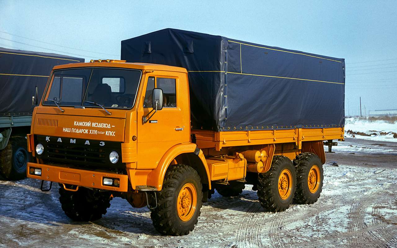 Км камаз. КАМАЗ 4310 Автоэкспорт. КАМАЗ 4310 1976. КАМАЗ 43105 СССР. КАМАЗ 43105 сельхозник.