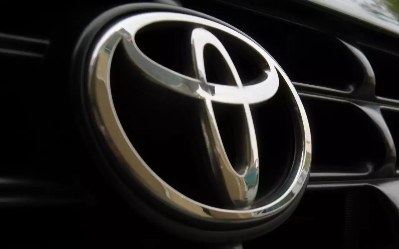 Toyota отзовет тысячи машин популярных моделей: в чем причина?