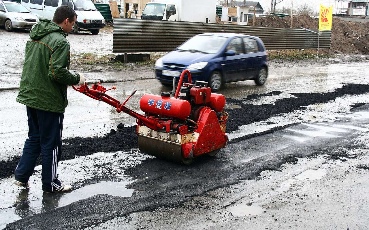 Ремонт асфальта в дождь – куда жаловаться, пока не поздно?!