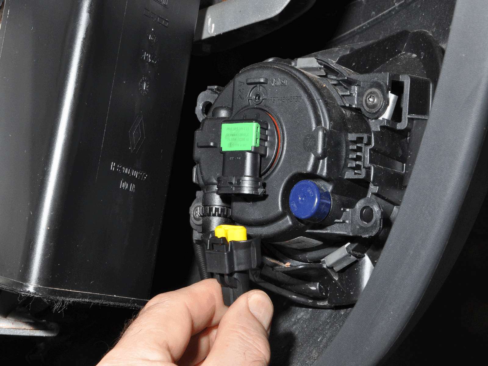 Купить б/у Renault Logan II Рестайлинг Stepway 1.6 MT (113 л.с.) бензин механика