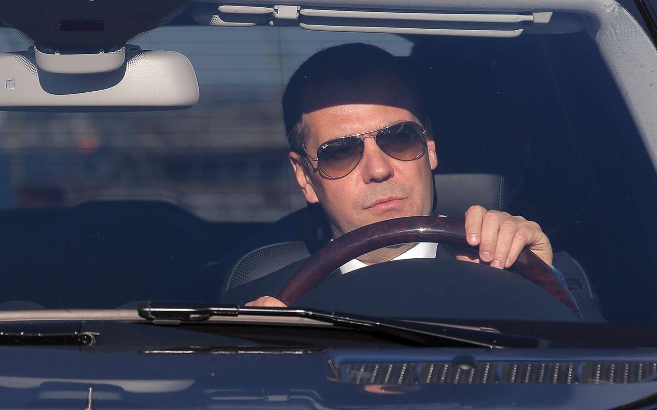 Штраф за превышение скорости на 10–20 км/ч все-таки введут? Медведев изучает вопрос