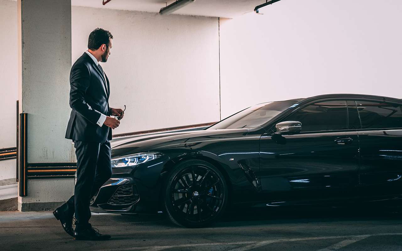 Чиновникам запретят ездить на иномарках