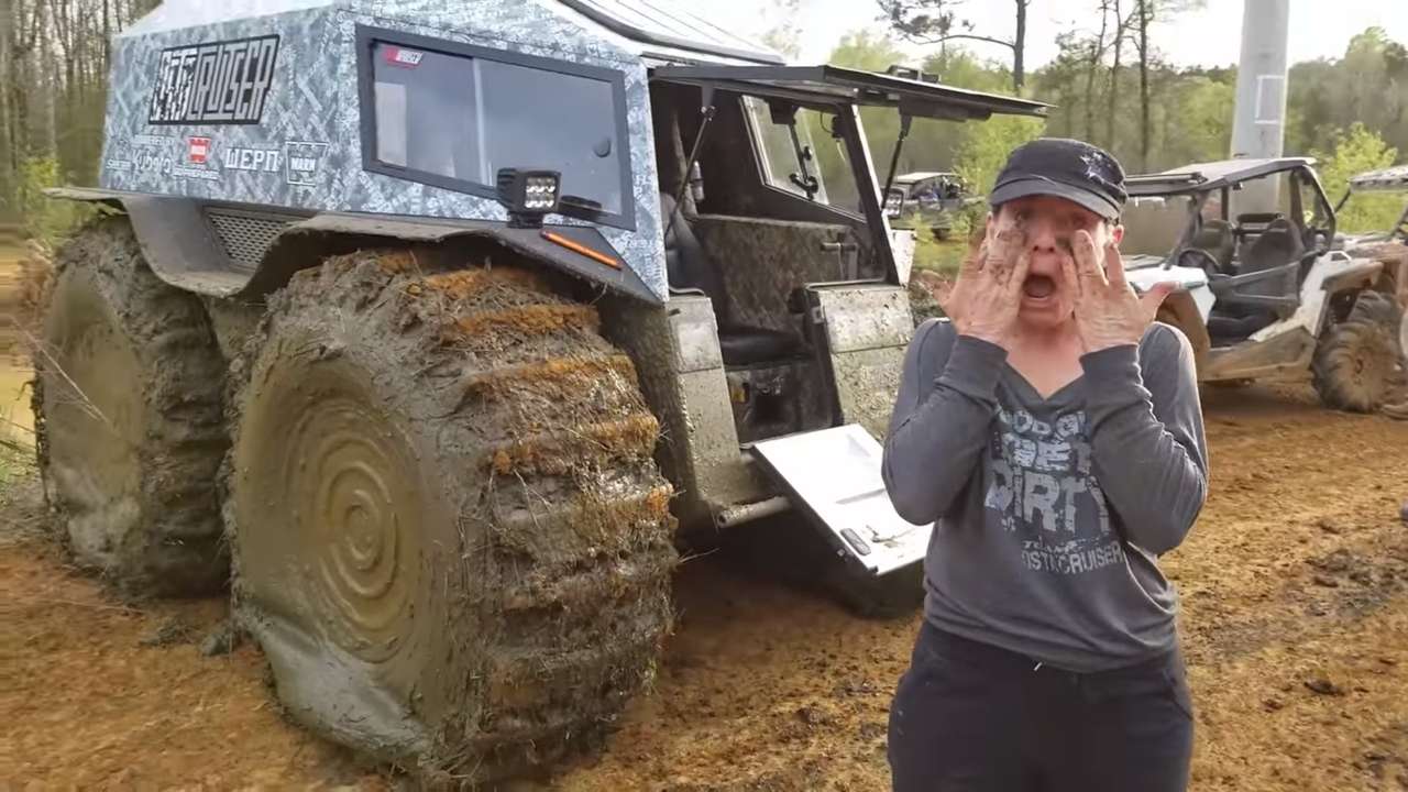 Американка засадила российский супервездеход Шерп. Мужчины, помогите!