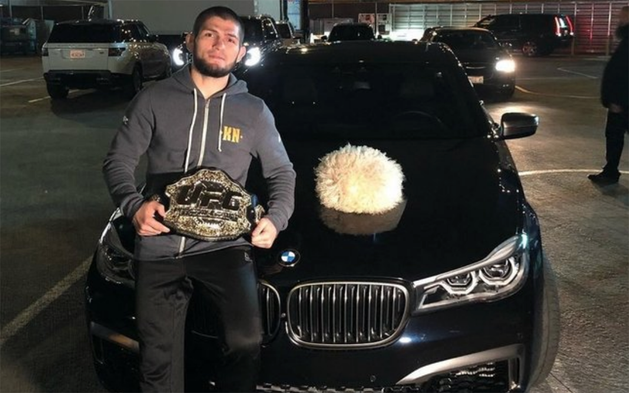 BMW 6-ой серии. Примерная стоимость: 5 млн рублей. Транспортный налог: 94 500 рублей в год.