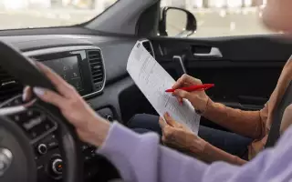 Автоэксперт Нестеренко объяснил, как оценивать автошколы