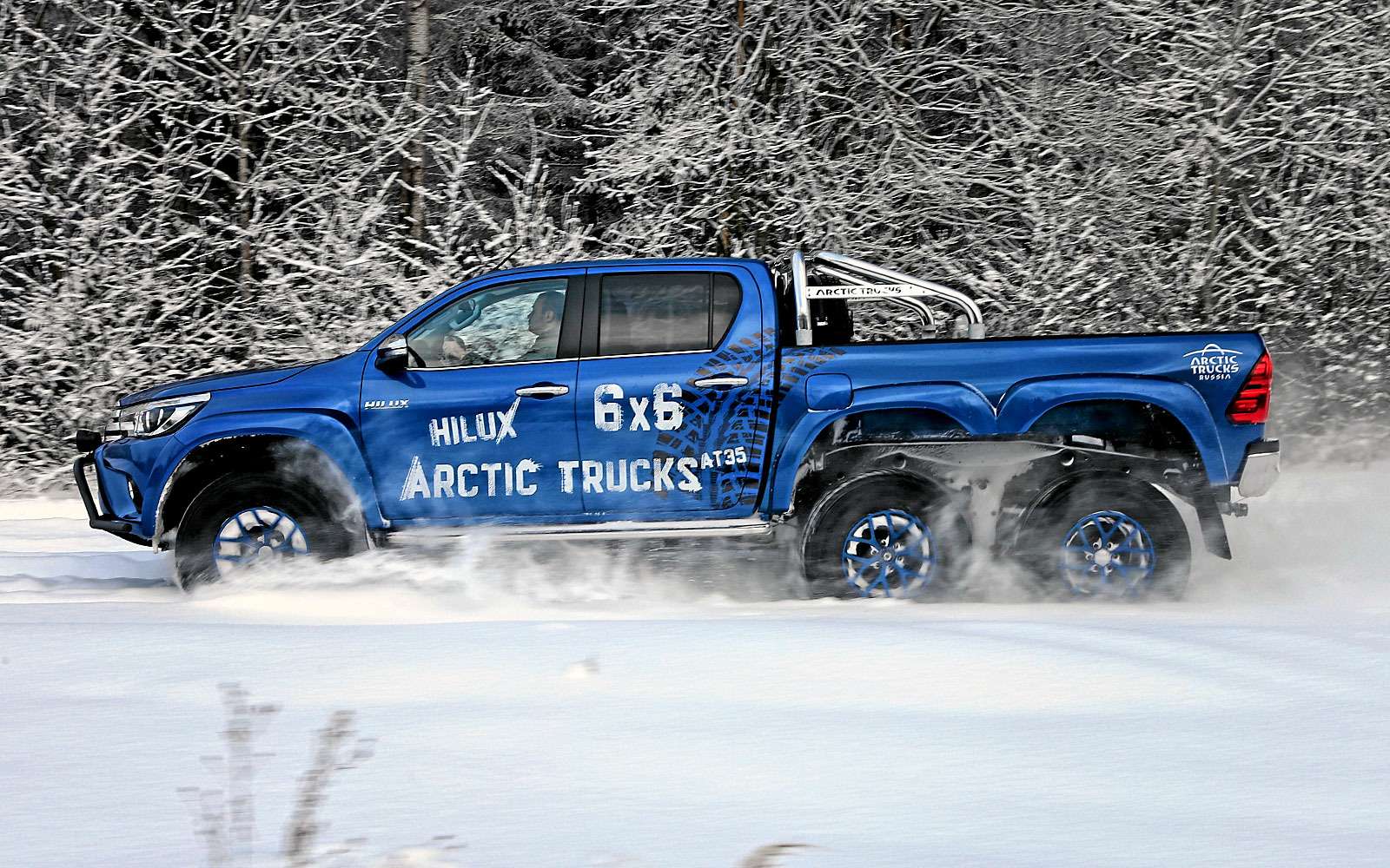 Toyota Hilux Arctic Trucks at35