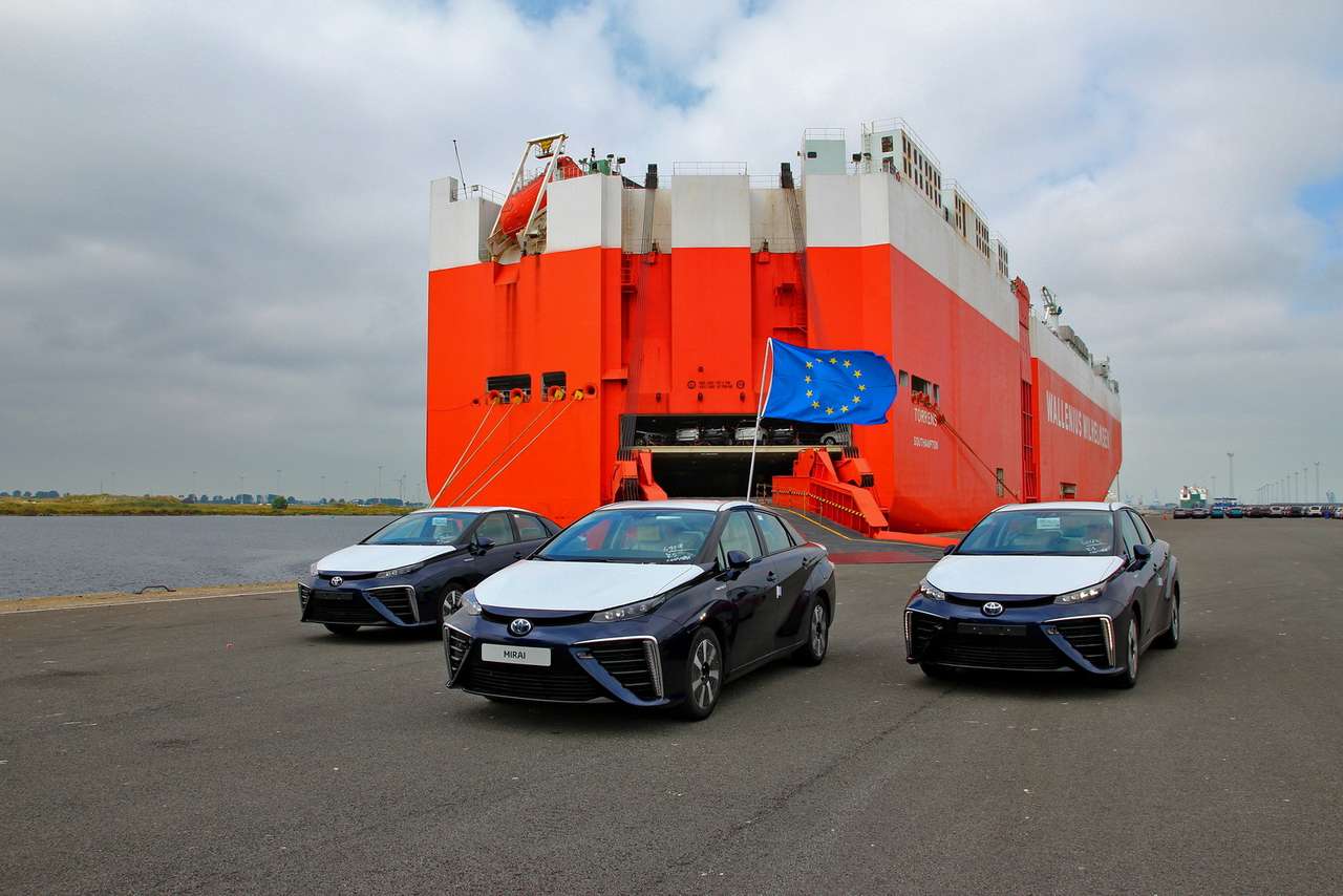 Первые Toyota Mirai прибыли в Европу