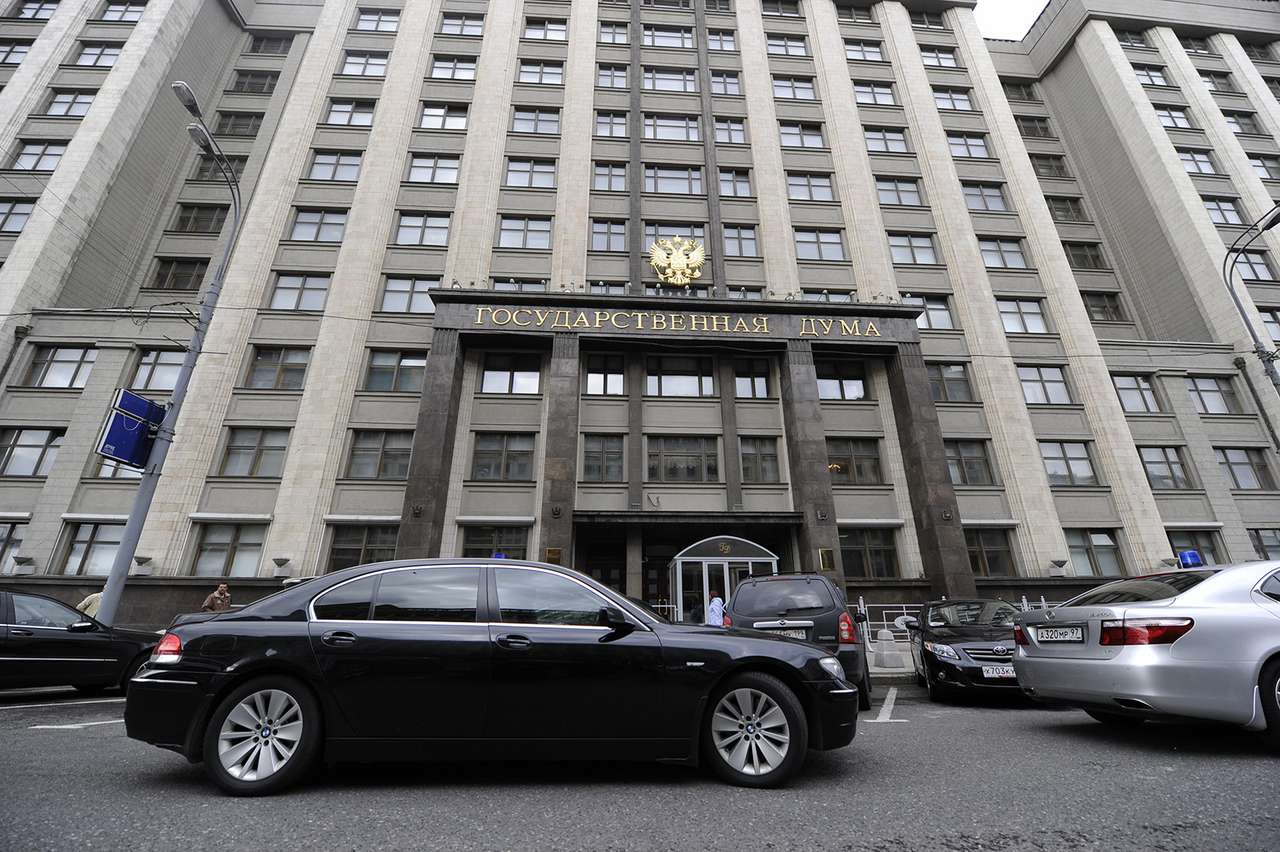 Депутат пожаловался на опоздания служебных машин