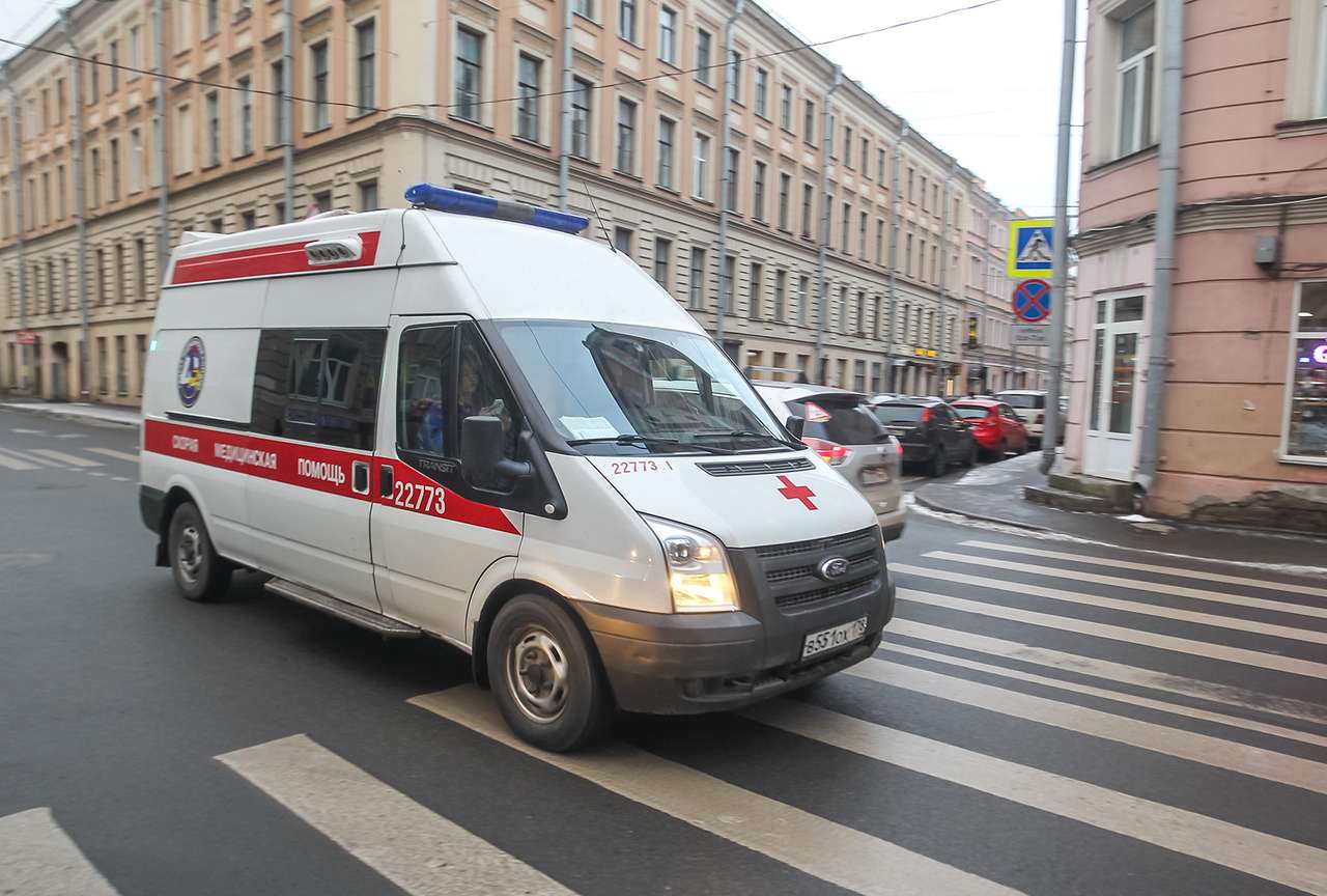 Новая авария с автобусом в Москве: водитель врезался в бетонное ограждение