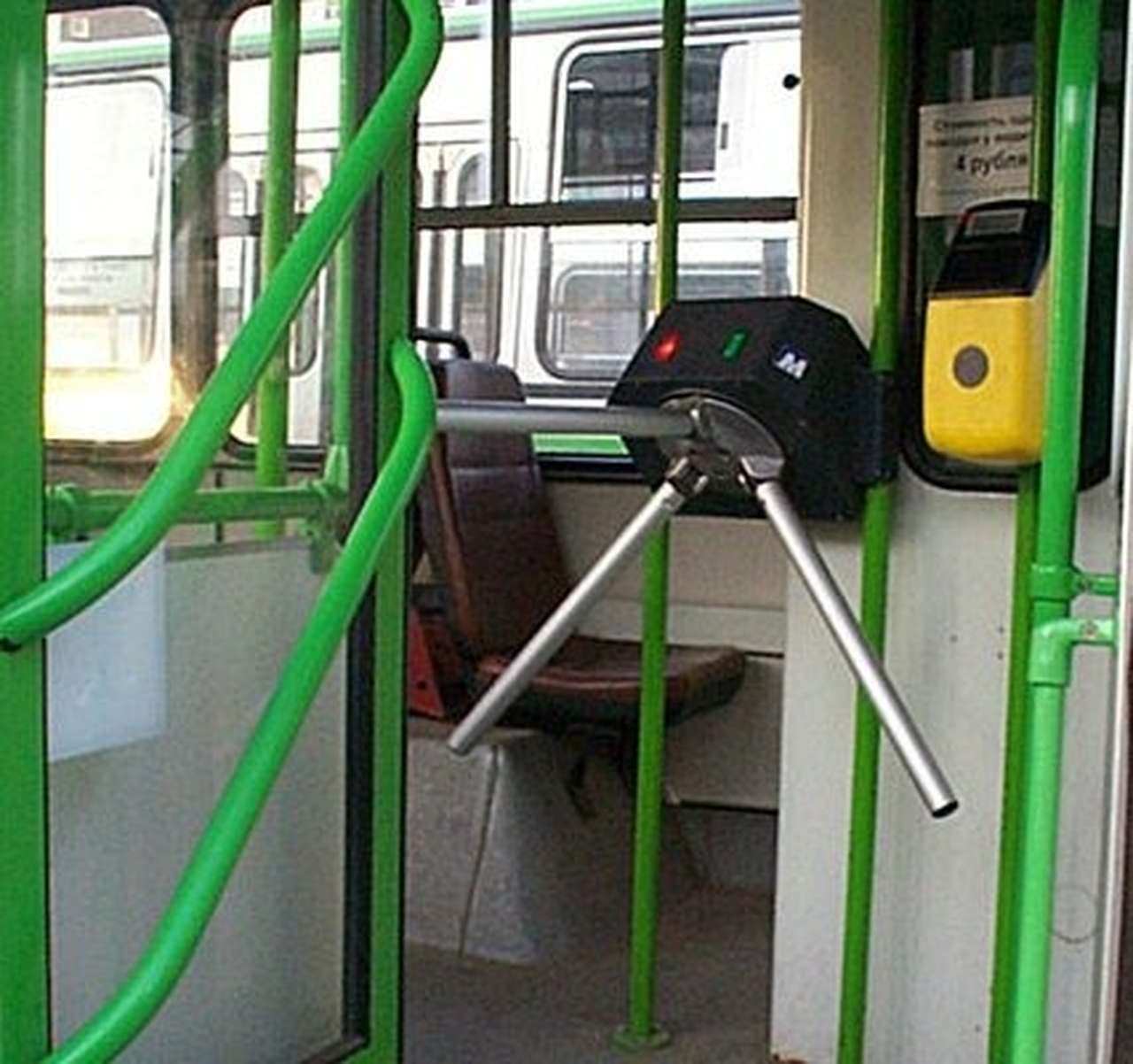 Из столичных автобусов уберут турникеты