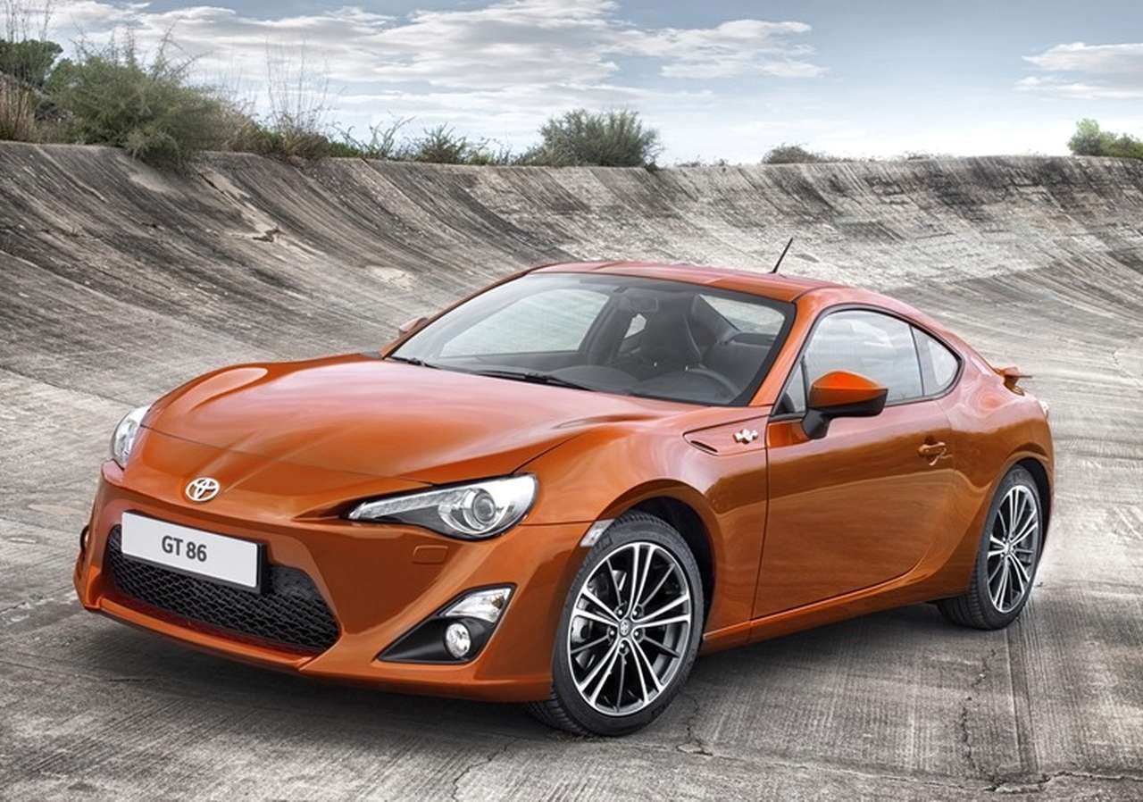Toyota начинает продажи спорткара GT86