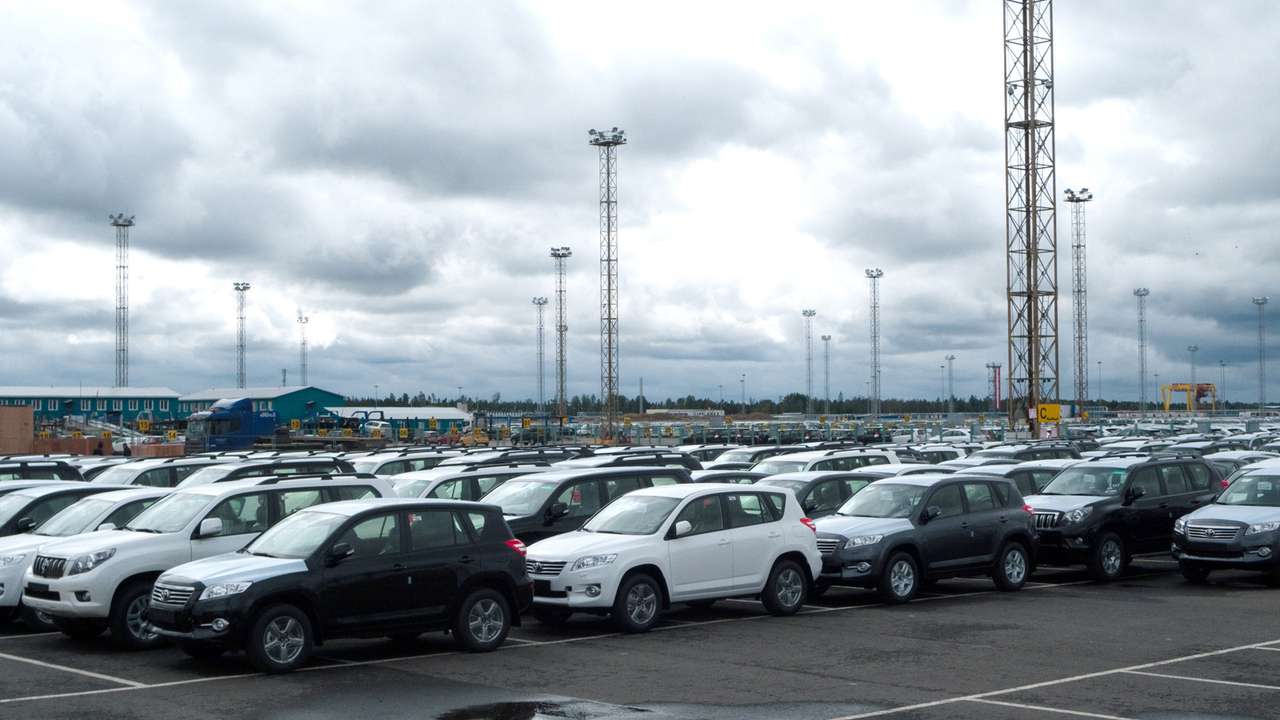 Дальневосточная таможня не пускает завезенные иномарки без системы ЭРА-ГЛОНАСС