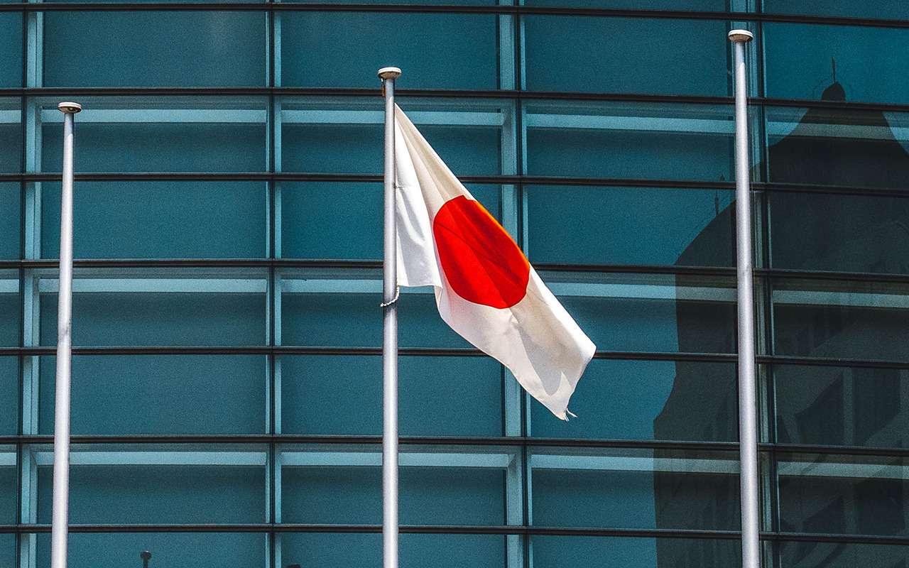 Никаких больше мощных Land Cruiser и «электричек»: Япония накажет «третьи страны»