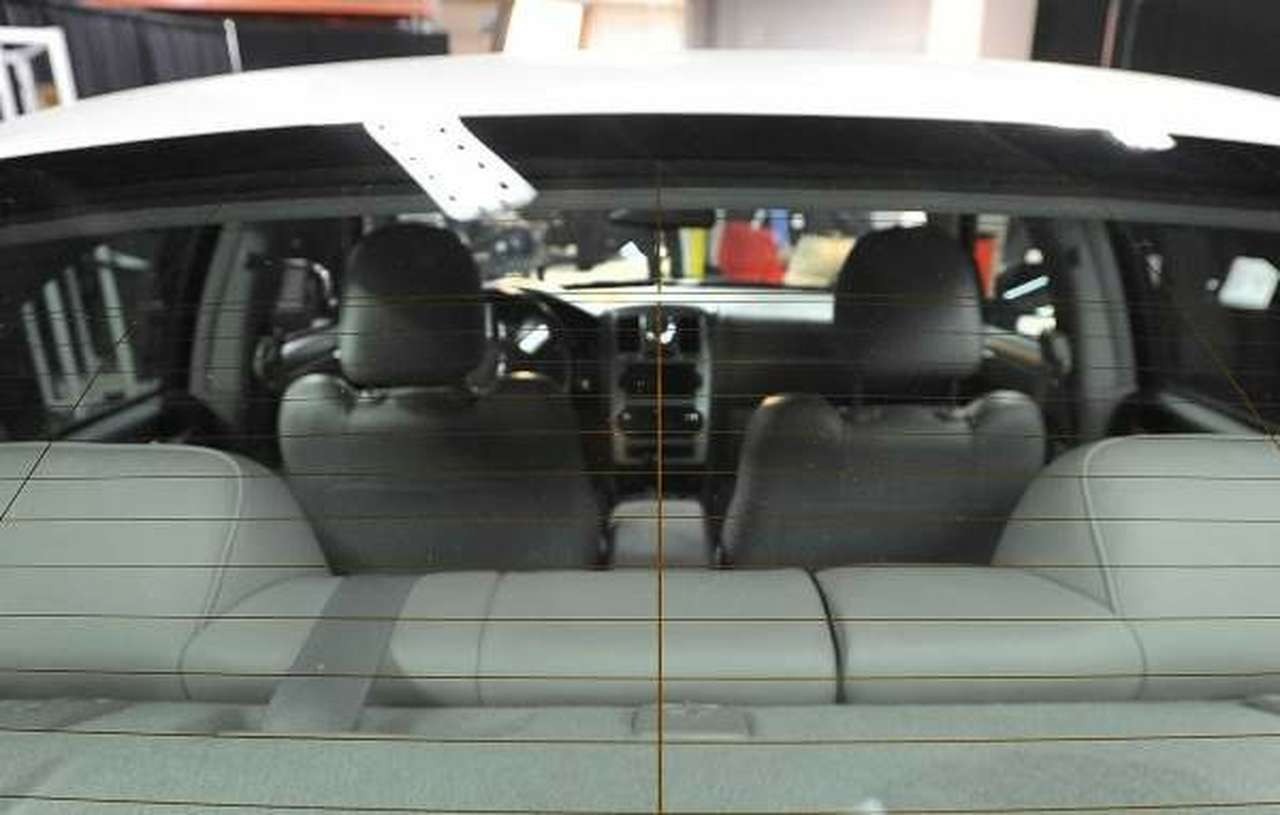 Magna превратила заднее стекло в сабвуфер