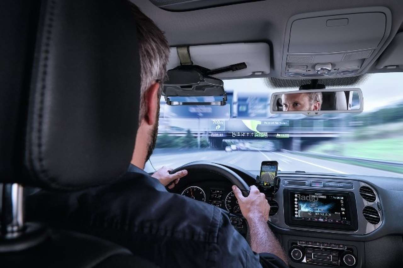 Pioneer NavGate HUD: проекционный дисплей для автомобильной навигации