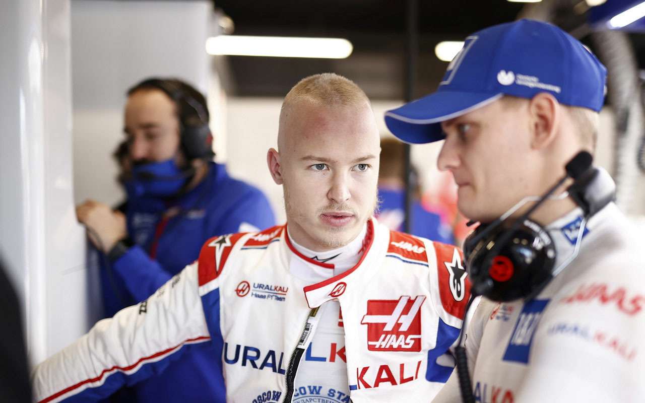 У российского гонщика конфисковали дома в Европе