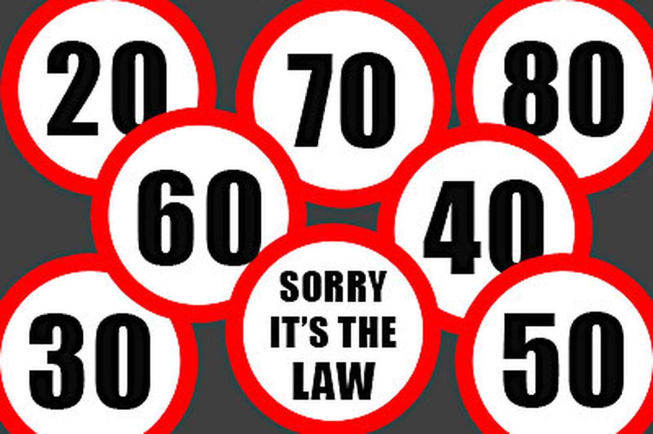 Британский министр, в 2003 году превысивший скорость, уходит из-за этого в отставку 