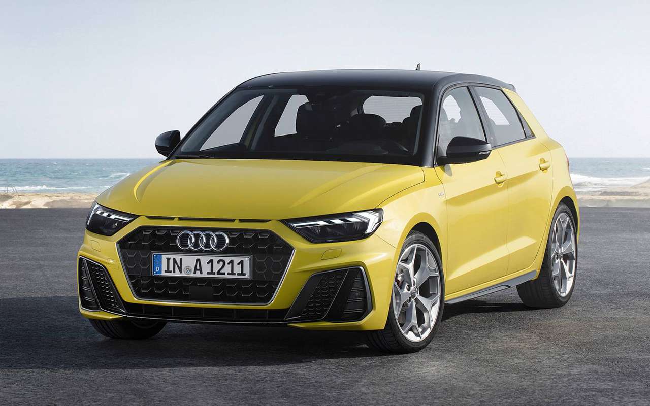 Audi A1 полностью лишилась дизельных вариантов. Базовым стал литровый моторчик мощностью 95 л.с., а на вершине гаммы - вариант 40 TFSI с 200-сильным мотором.