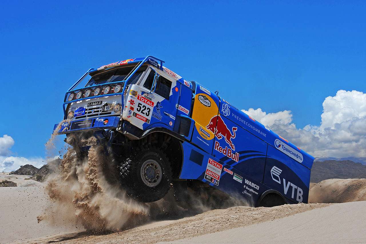 Один из КАМАЗов финишировал в первой тройке, но претендовать на лидерство российские грузовики не могли