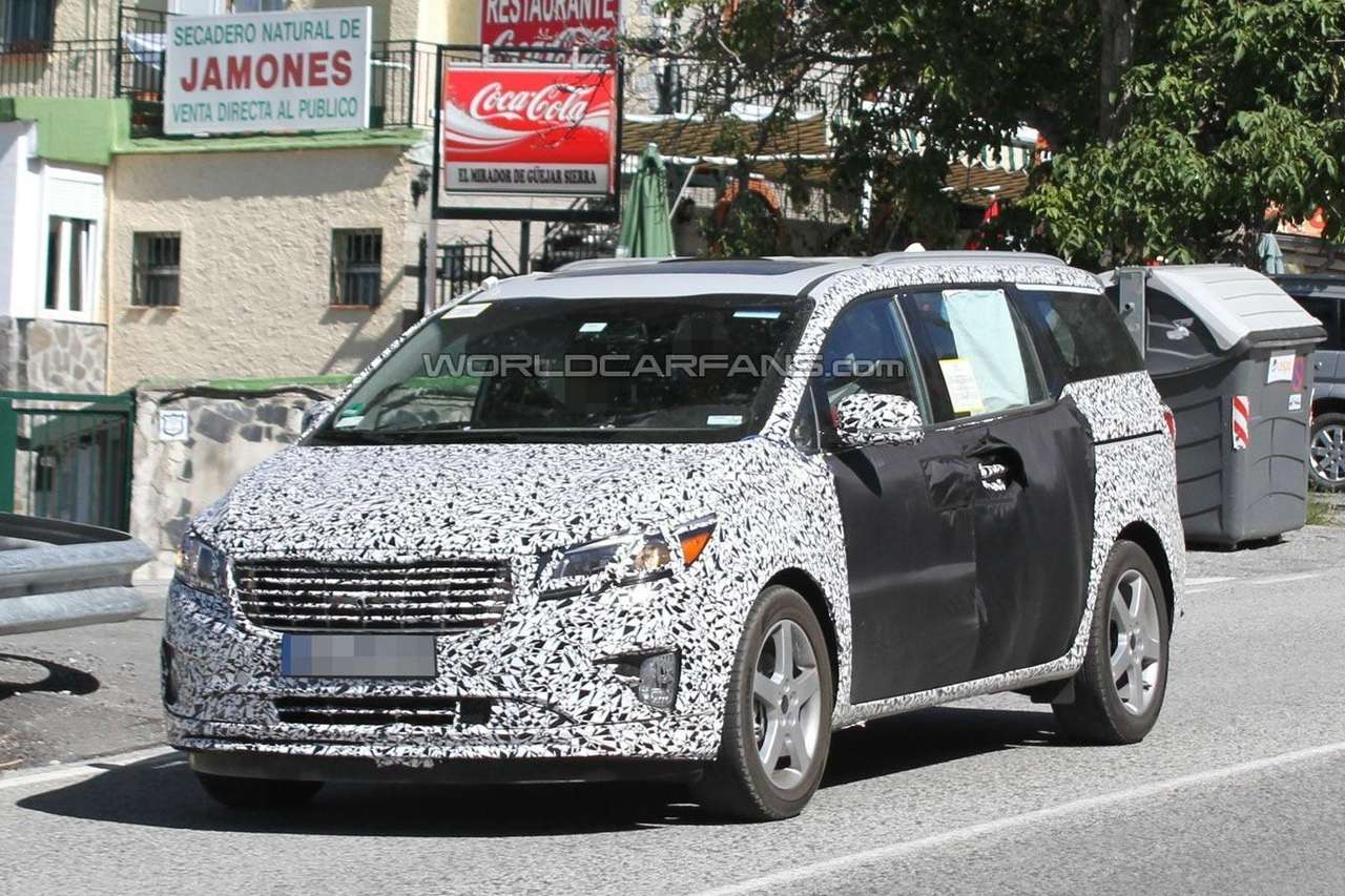 Грядущий минивэн Carnival покажет новое лицо марки Kia