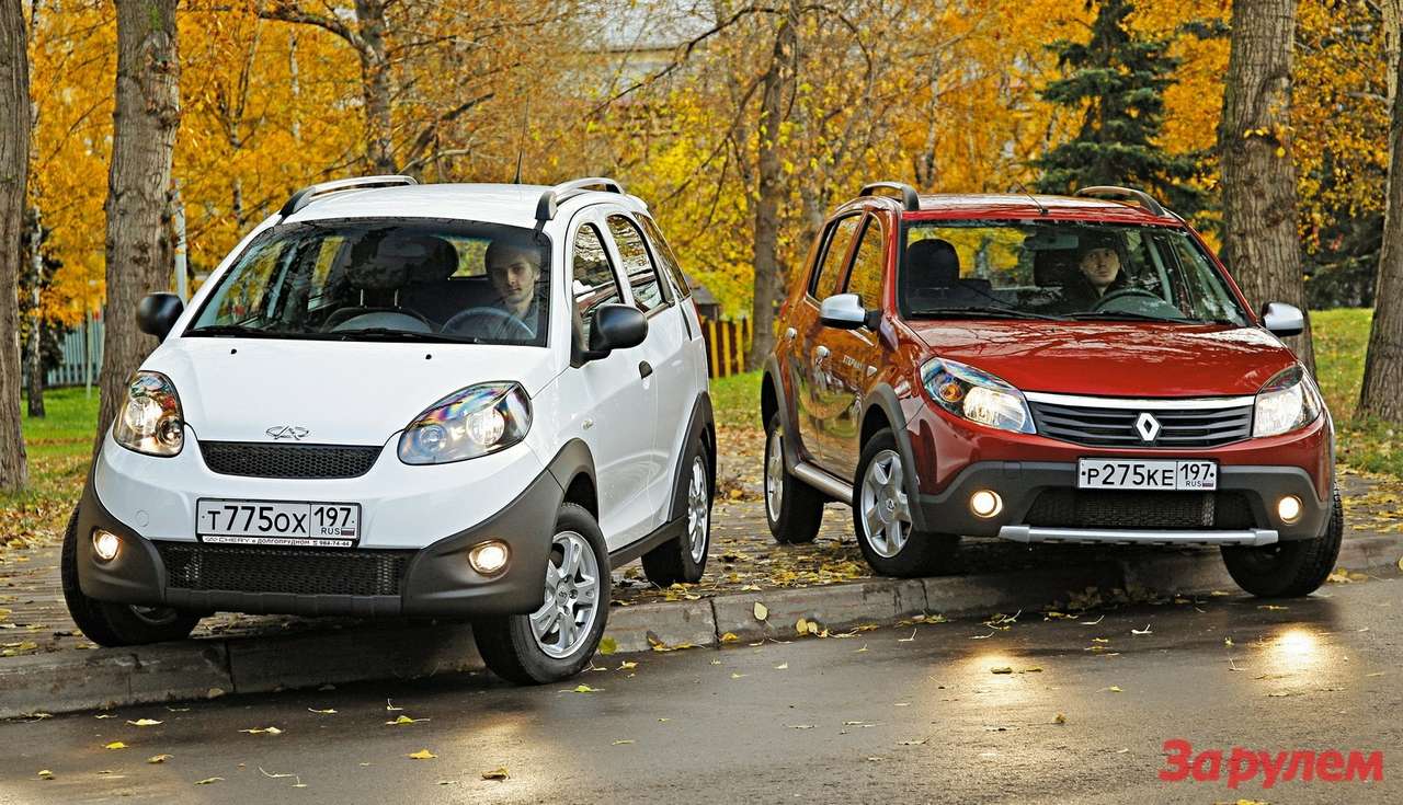  Chery IndiS Comfortable (389 999 руб.) и  Renault Sandero Stepway (453 000 руб.)