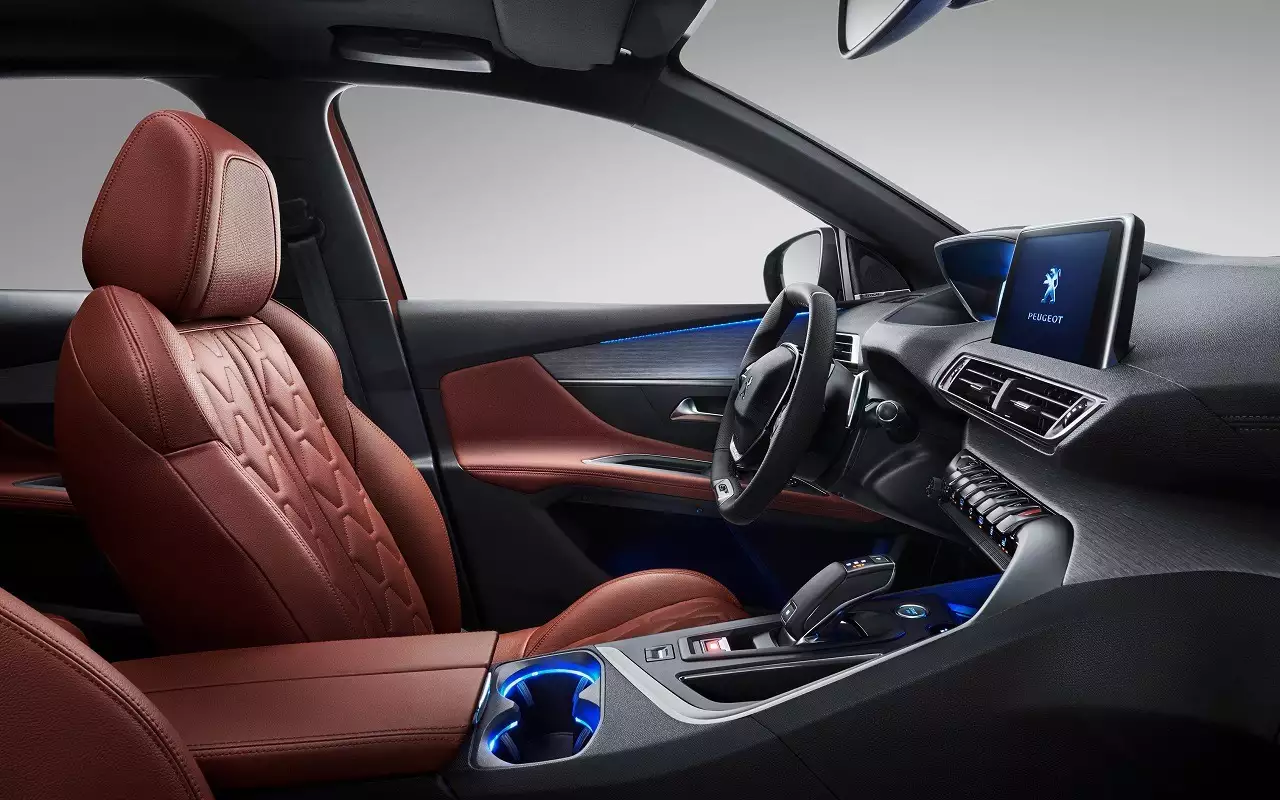 Интерьер Peugeot 4008