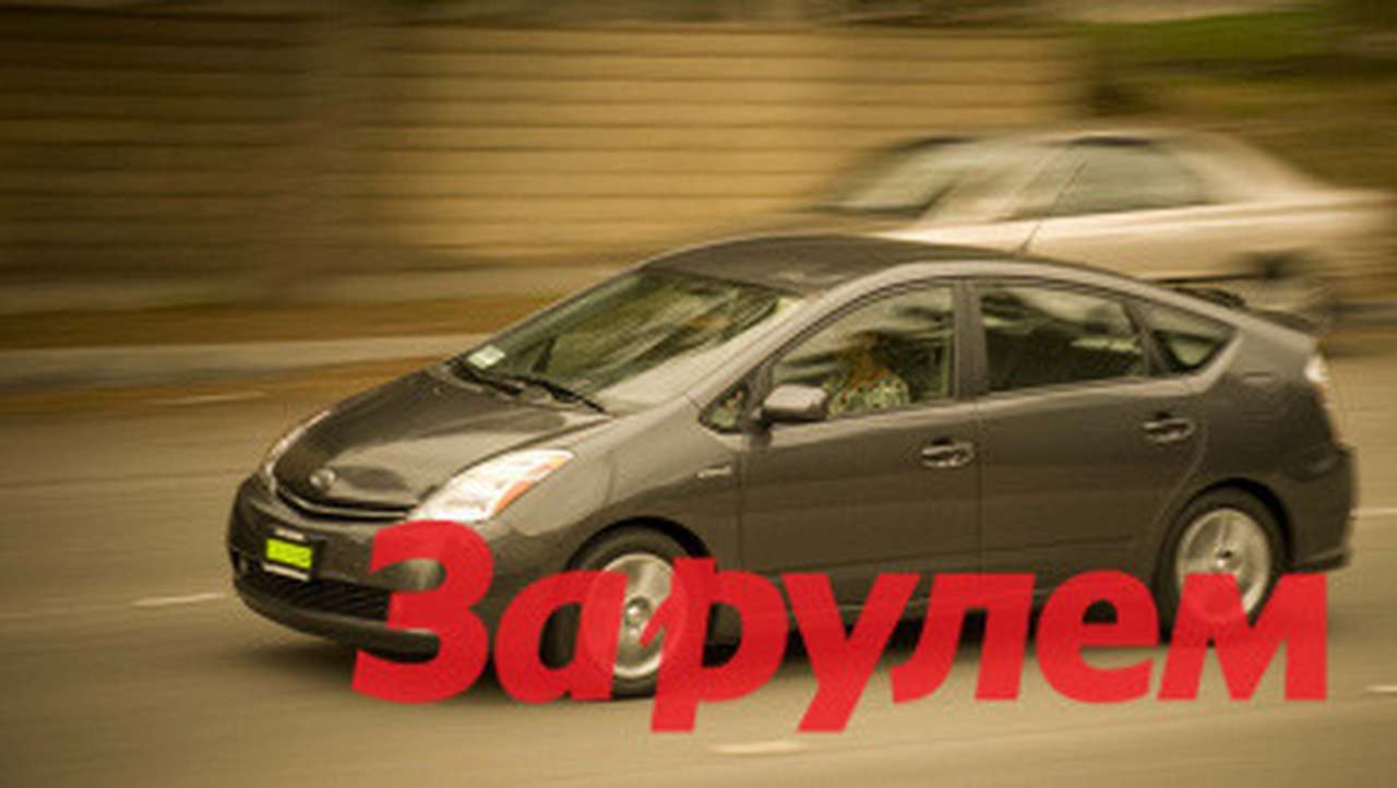 Гибридная Toyota Prius - лидер продаж в Японии