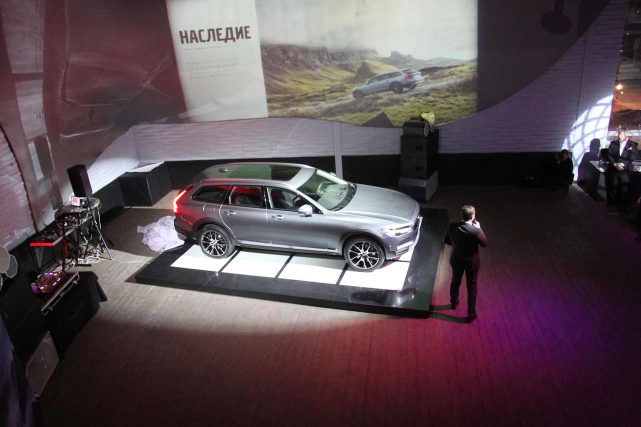 Volvo V90 Cross Country: старт российских продаж и рублевые цены