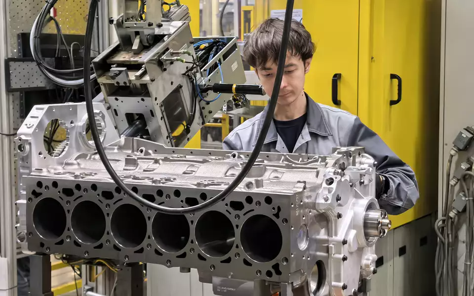 Практически каждый рабочий пост оснащен специализированным оборудованием для выполнения тех или иных операций.