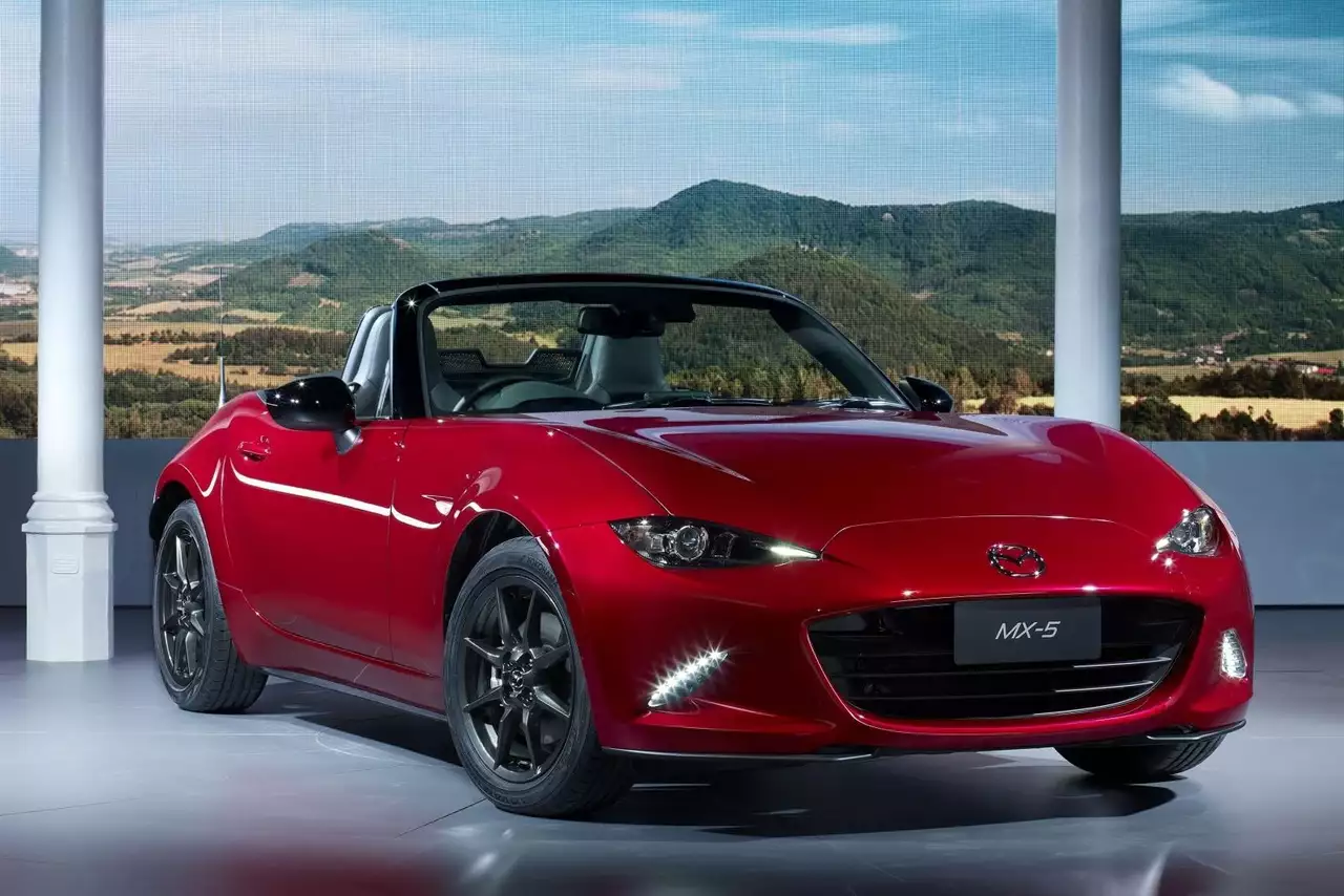 Новая Mazda MX-5 снова попытается стать лучшим доступным спорткаром (ВИДЕО)