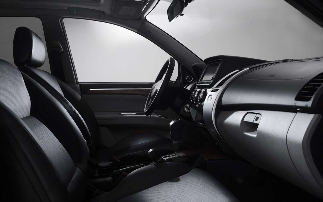 Интерьер Mitsubishi Pajero Sport