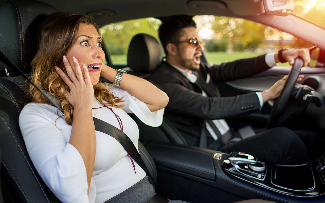 На ходу отказали тормоза? Вот чего точно не надо делать!