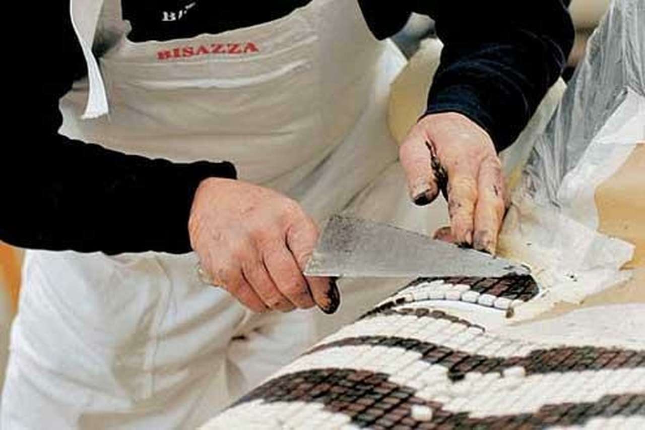 NGK разработала свечи для BMW M5