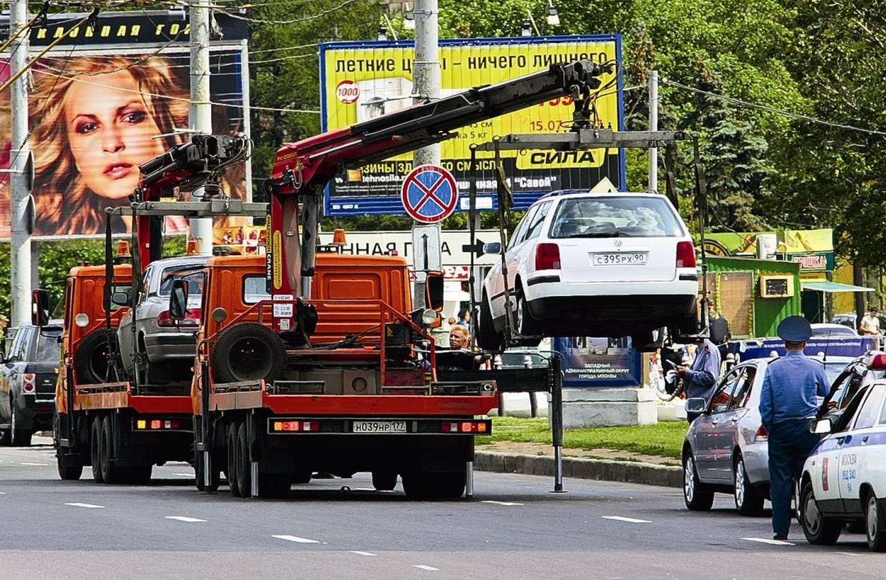В столице принят закон о платной эвакуации и штрафстоянках