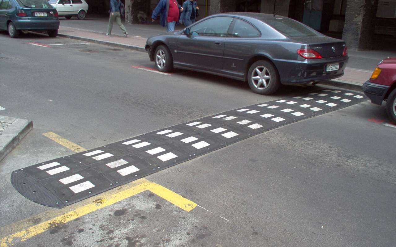 «Лежачие полицейские» хотят запретить. Это правильно?